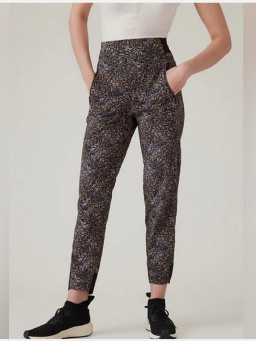 Athleta Trekkie North High Rise Jogger Kinetic Abstract Black Size 10